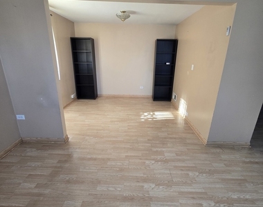 7139 W 74th Place - Photo Thumbnail 5