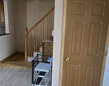 7139 W 74th Place - Photo Thumbnail 9