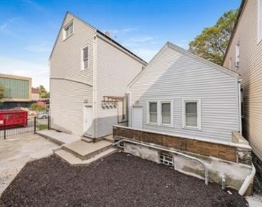 4802 S Winchester Avenue - Photo Thumbnail 1