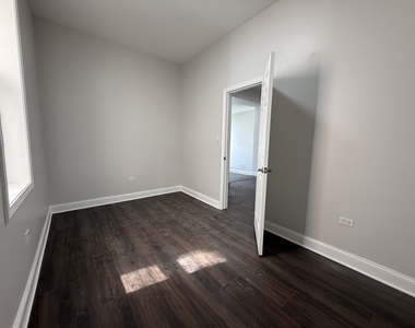2533 S Drake Avenue - Photo Thumbnail 10