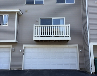 2704 Canyon Drive - Photo Thumbnail 15
