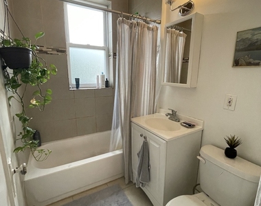 2910 N Albany Avenue - Photo Thumbnail 11