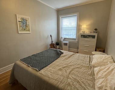 2910 N Albany Avenue - Photo Thumbnail 10