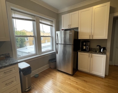 2910 N Albany Avenue - Photo Thumbnail 4