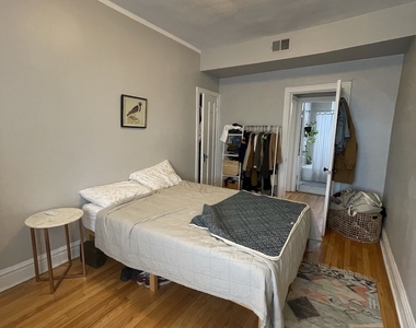 2910 N Albany Avenue - Photo Thumbnail 9