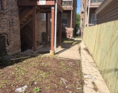 916 W 68th Street - Photo Thumbnail 13