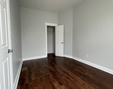 916 W 68th Street - Photo Thumbnail 9