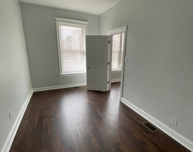 916 W 68th Street - Photo Thumbnail 10