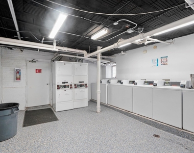 3308 W Schubert Avenue - Photo Thumbnail 9
