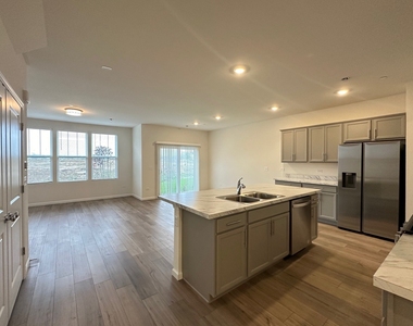 2204 Horseshoe Circle - Photo Thumbnail 5