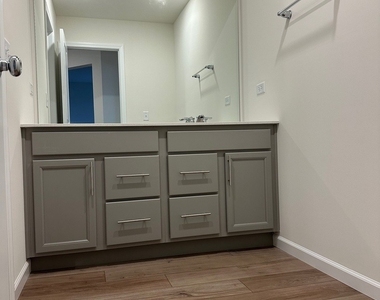 2204 Horseshoe Circle - Photo Thumbnail 10