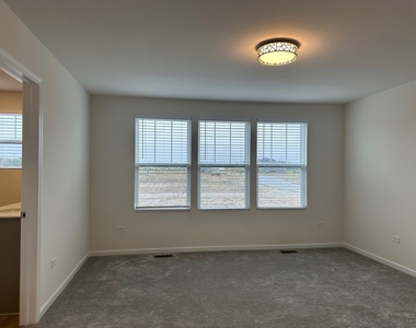 2204 Horseshoe Circle - Photo Thumbnail 8