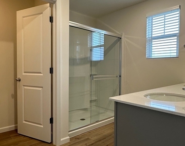 2204 Horseshoe Circle - Photo Thumbnail 11