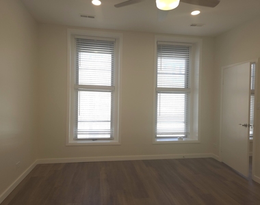 607 N Wells Street - Photo Thumbnail 5