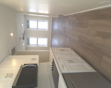607 N Wells Street - Photo Thumbnail 2