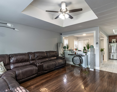1805 N Harding Avenue - Photo Thumbnail 2