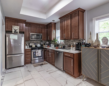 1805 N Harding Avenue - Photo Thumbnail 4