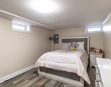 1805 N Harding Avenue - Photo Thumbnail 5
