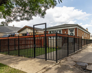 1805 N Harding Avenue - Photo Thumbnail 1