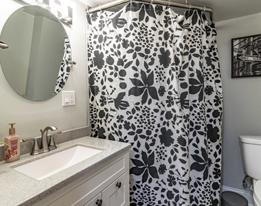 1805 N Harding Avenue - Photo Thumbnail 11