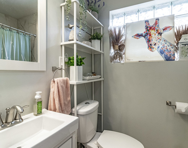 1805 N Harding Avenue - Photo Thumbnail 8