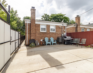 1805 N Harding Avenue - Photo Thumbnail 13