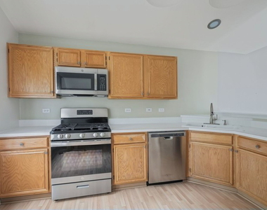 1632 Columbia Circle - Photo Thumbnail 8