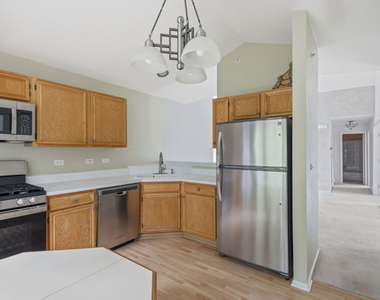 1632 Columbia Circle - Photo Thumbnail 9