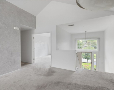 1632 Columbia Circle - Photo Thumbnail 6