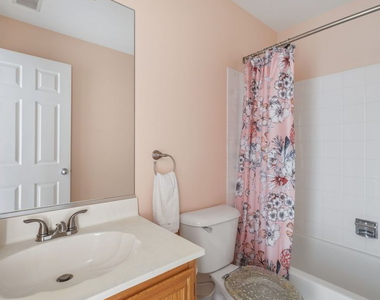 1632 Columbia Circle - Photo Thumbnail 14