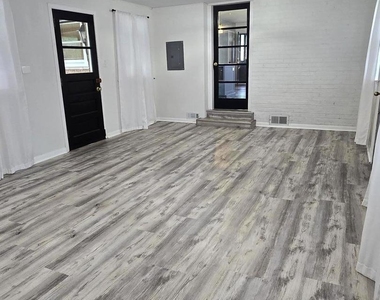 6101 W 82nd Place - Photo Thumbnail 11