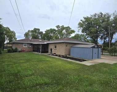 6101 W 82nd Place - Photo Thumbnail 20