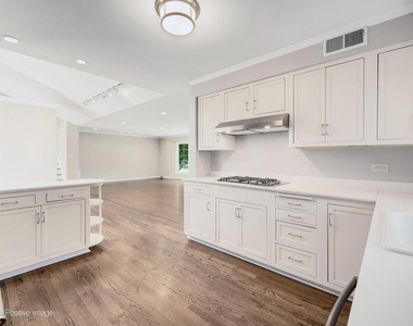 521 Pamela Circle - Photo Thumbnail 10
