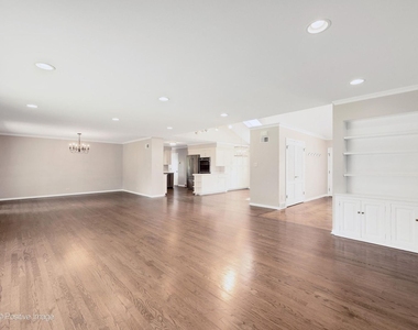 521 Pamela Circle - Photo Thumbnail 3