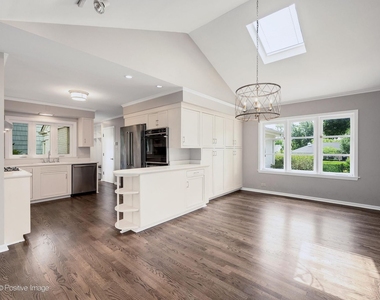 521 Pamela Circle - Photo Thumbnail 5
