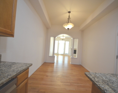 1577 S Kembley Avenue - Photo Thumbnail 4