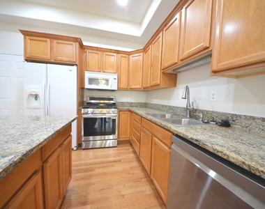 1577 S Kembley Avenue - Photo Thumbnail 6