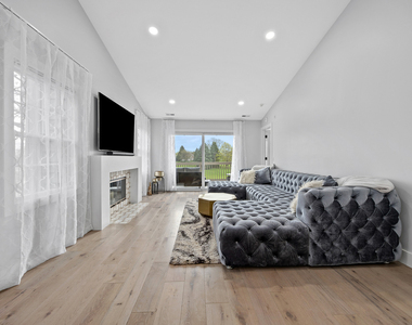 1504 Aberdeen Court - Photo Thumbnail 4