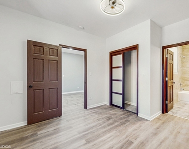 6808 N Clark Street - Photo Thumbnail 8