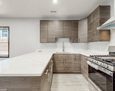 6808 N Clark Street - Photo Thumbnail 5