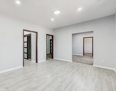 6808 N Clark Street - Photo Thumbnail 10