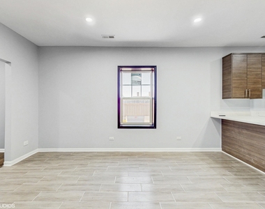 6808 N Clark Street - Photo Thumbnail 3
