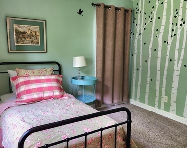608 Sheridan Drive - Photo Thumbnail 9