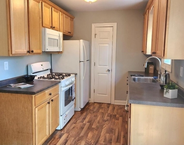 608 Sheridan Drive - Photo Thumbnail 5
