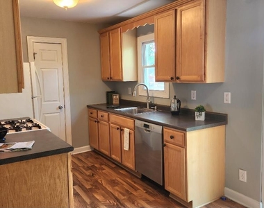 608 Sheridan Drive - Photo Thumbnail 6
