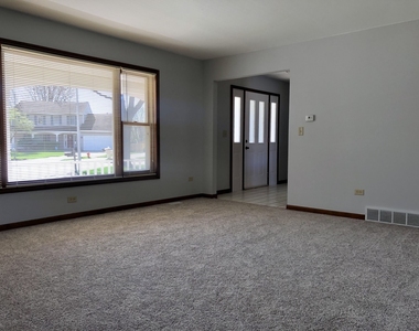 677 Sacramento Court - Photo Thumbnail 8