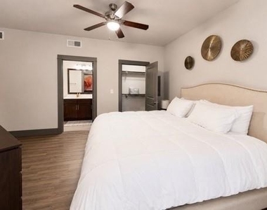 2910 Milam St Street - Photo Thumbnail 4