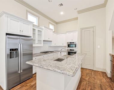 308 W Bell Street - Photo Thumbnail 22