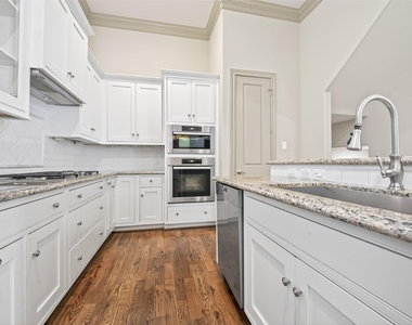 308 W Bell Street - Photo Thumbnail 20