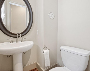 308 W Bell Street - Photo Thumbnail 31